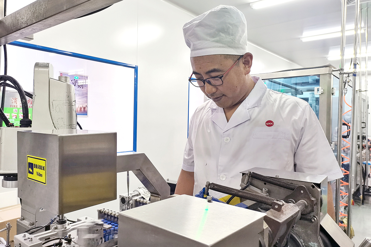 【主题教育】凝心聚力建新功 主题教育创实效——哈药三精口服液二车间包装自动生产线折纸机改造顺利完成
